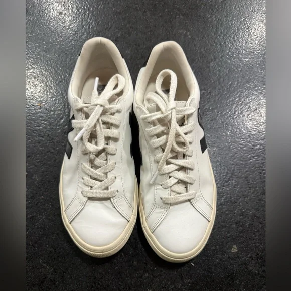 Veja Women’s Size 7 EU 38 Lace Up Low Top Casual Shoes Leather - Picture 3 of 9